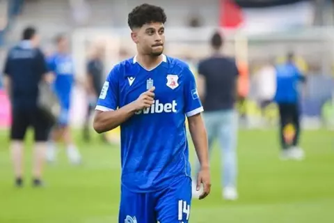 قبل انضمامه لمنتخب الشباب.. كافالا اليوناني يعلن تعاقده مع كريم حامد